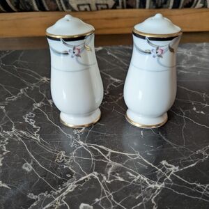 Vintage Salt & Pepper Shakers.  Gorham Manhattan Collection.  24kt Gold Trim.